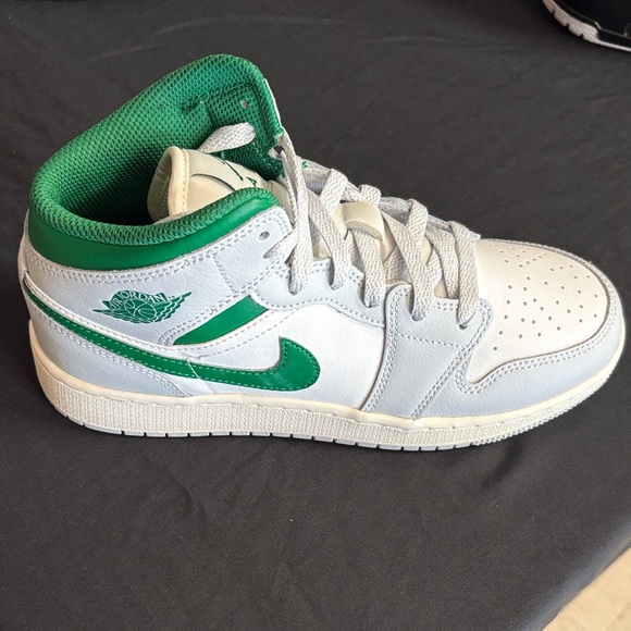 Nike Other - Air Jordan 1 Mid